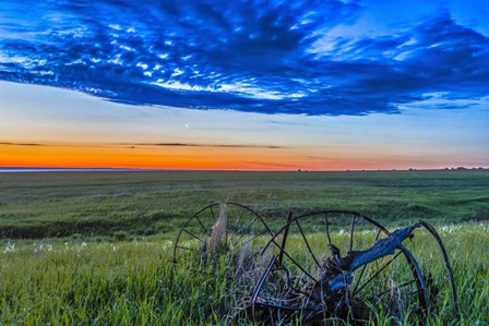 Moon and Venus in conjunction at dawn, Alberta, Canada by Alan Dyer/Stocktrek Images art print